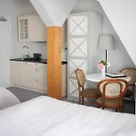 Willa Puck Bed & Breakfast Puck